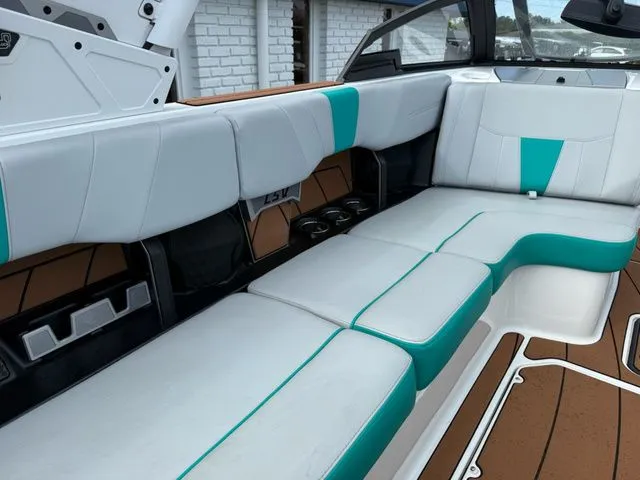 Slide: The Image of Malibu Wakesetter 23 LSV 2023 - 8