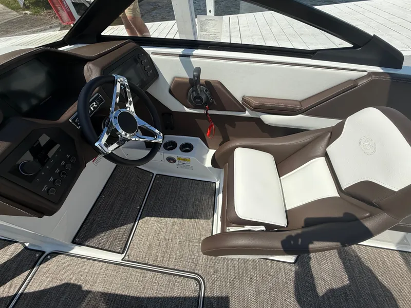 Slide: The Image of Cobalt CS23 Surf 2025 - 509