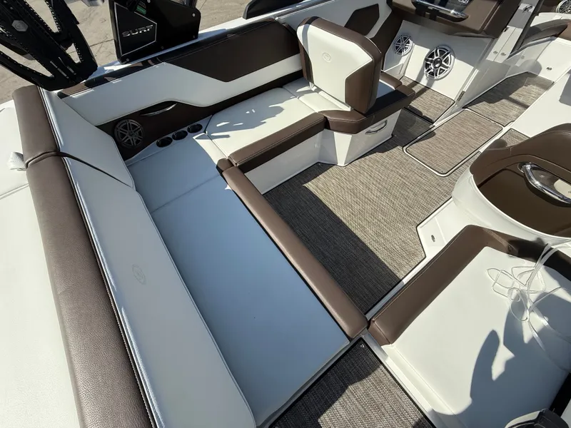 Slide: The Image of Cobalt CS23 Surf 2025 - 550