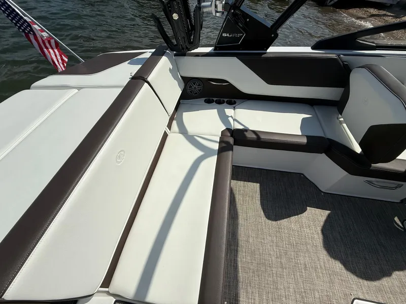 Slide: The Image of Cobalt CS23 Surf 2025 - 618