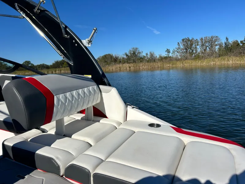 Slide: The Image of Regal 2500 RX Surf 2019 - 10