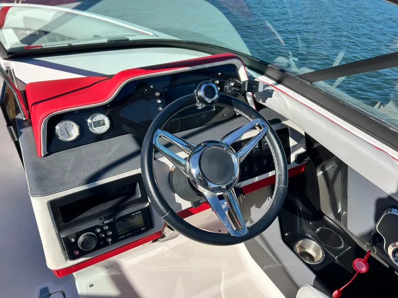 Slide: The Image of Regal 2500 RX Surf 2019 - 7