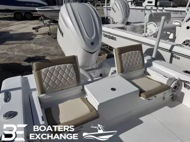 Slide: The Image of Everglades 253 Center Console 2025 - 4