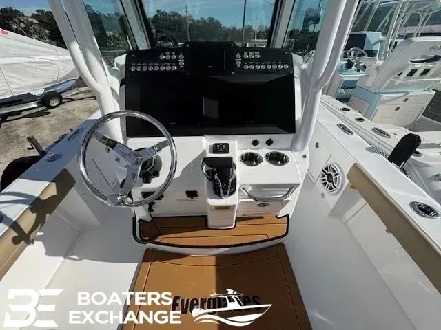 Slide: The Image of Everglades 253 Center Console 2025 - 7