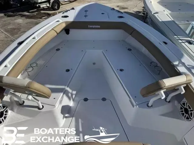 Slide: The Image of Everglades 253 Center Console 2025 - 9