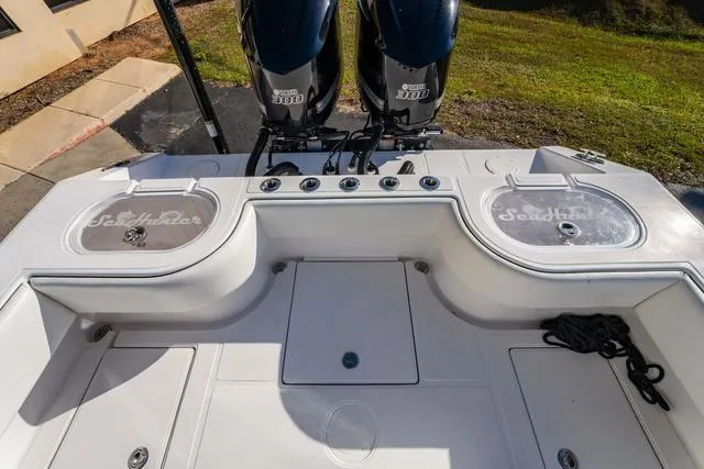 Slide: The Image of Sea Hunter 28 Floridian 2020 - 12