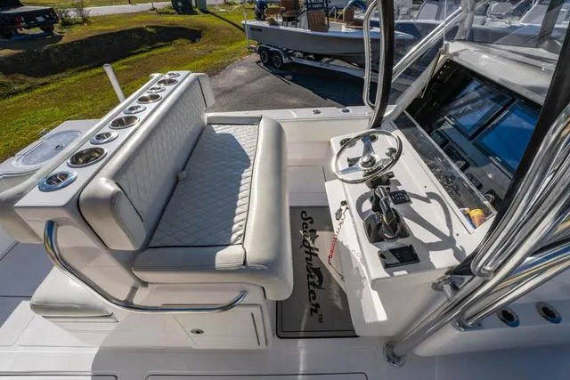 Slide: The Image of Sea Hunter 28 Floridian 2020 - 16