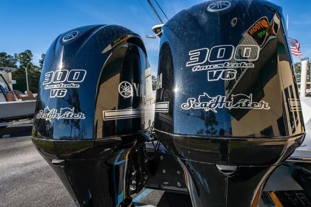 Slide: The Image of Sea Hunter 28 Floridian 2020 - 29