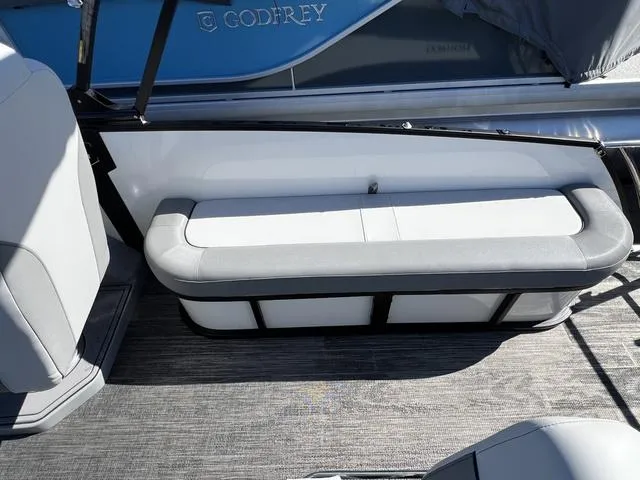 Slide: The Image of Godfrey Monaco 235 SFL Tritoon 2025 - 10