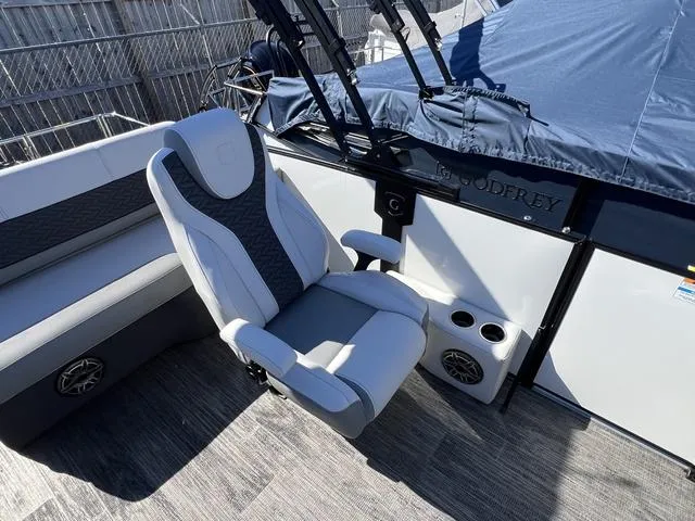 Slide: The Image of Godfrey Monaco 235 SFL Tritoon 2025 - 6