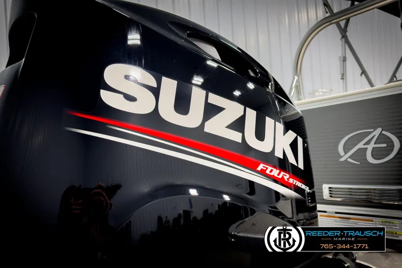 Slide: The Image of Suzuki four-stroke engine on 2020 Avalon 2285 LSZ CRB boat in showroom. - 40