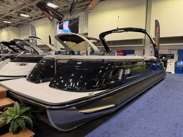 Slide: The Image of Bennington QX Swingback 30 QXSBAX2 Tritoon 2025 - 1