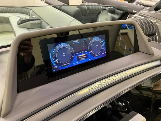 Slide: The Image of Bennington QX Swingback 30 QXSBAX2 Tritoon 2025 - 14