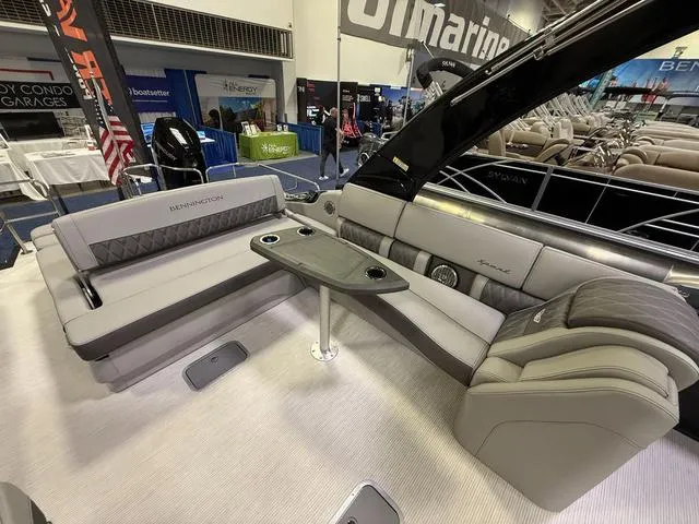 Slide: The Image of Bennington QX Swingback 30 QXSBAX2 Tritoon 2025 - 16