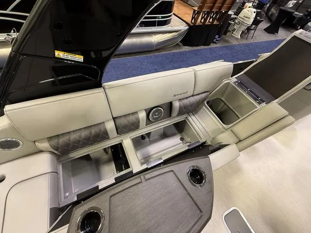 Slide: The Image of Bennington QX Swingback 30 QXSBAX2 Tritoon 2025 - 18