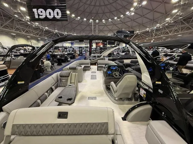 Slide: The Image of Bennington QX Swingback 30 QXSBAX2 Tritoon 2025 - 25