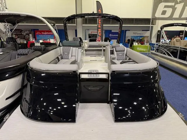 Slide: The Image of Bennington QX Swingback 30 QXSBAX2 Tritoon 2025 - 4