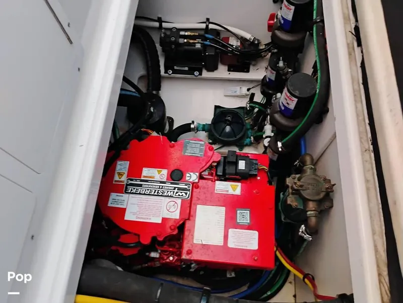 Slide: The Image of 2014 Robalo R305 for sale in Merritt Island, FL - 35