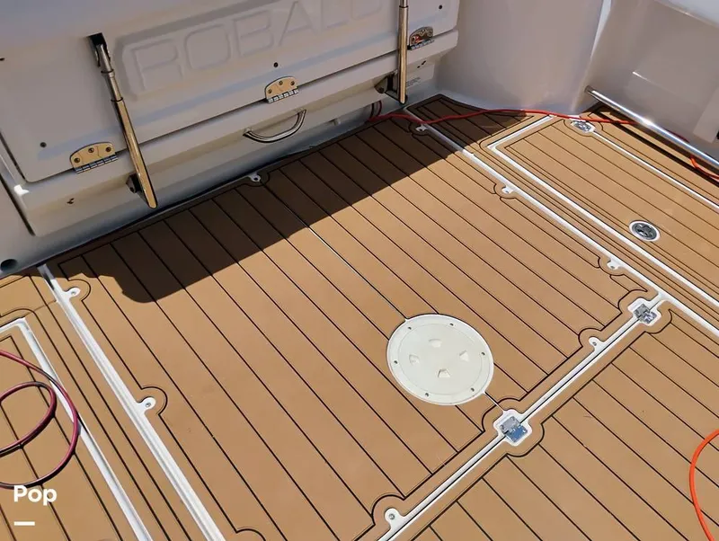 Slide: The Image of 2014 Robalo R305 for sale in Merritt Island, FL - 73