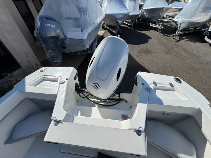 Slide: The Image of 2025 Arima Sea Chaser 19 Yellowtail Edition boat with Suzuki outboard motor. - 10