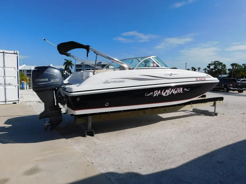 Slide: The Image of 2015 Hurricane SunDeck 187 OB boat on trailer, Yamaha outboard, sunny day. - 6
