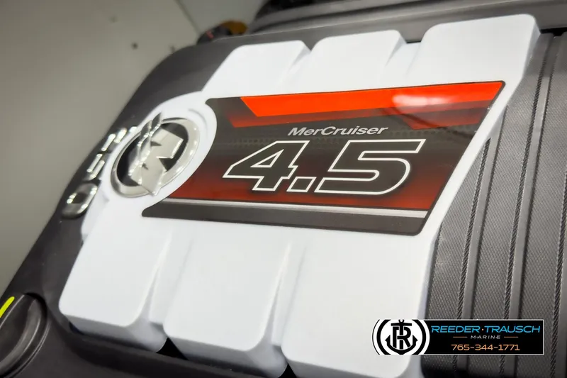 Slide: The Image of Four Winns HD3 2025 - 53