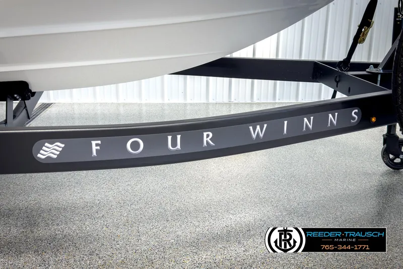 Slide: The Image of Four Winns HD3 2025 - 68