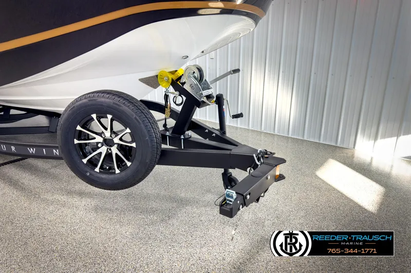 Slide: The Image of Four Winns HD3 2025 - 70