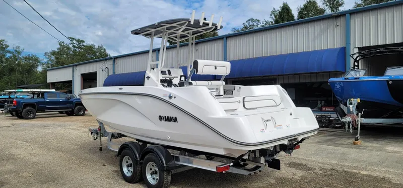 Slide: The Image of Yamaha 220 FSH Sport 2025 - 6