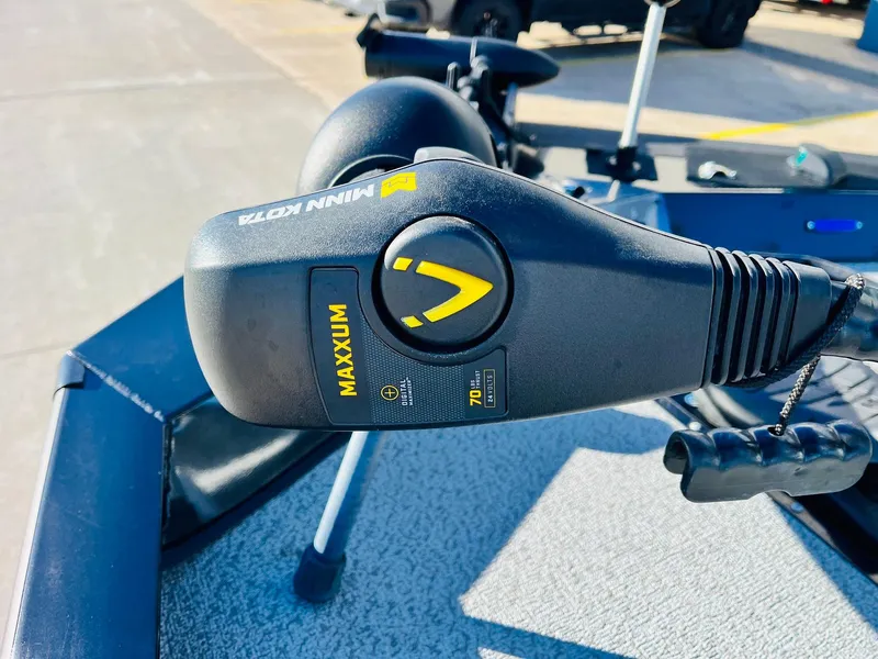 Slide: The Image of Minn Kota Maxxum trolling motor on 2020 G3 Sportsman 1910 boat. - 11