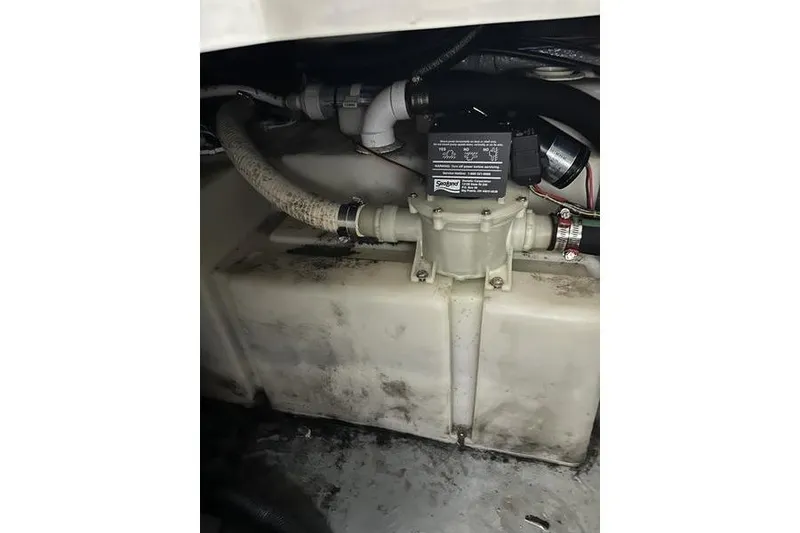 Slide: The Image of Bilge pump system in a 2004 Sea Ray 260 Sundancer boat. - 24