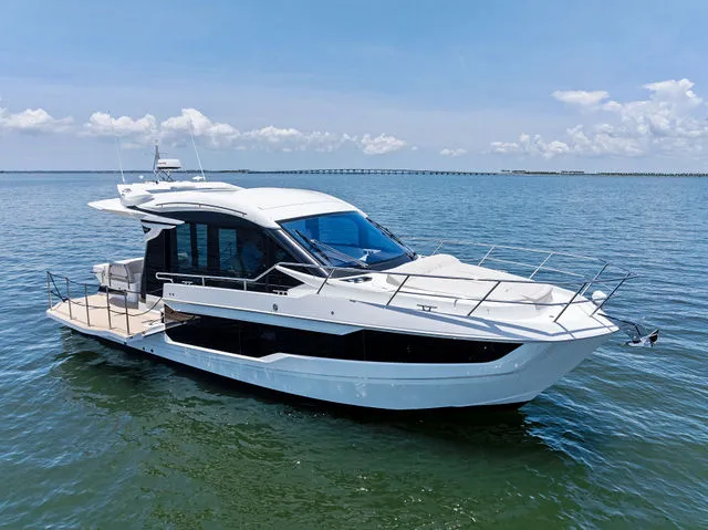 Slide: The Image of Galeon 410 HTC 2025 - 17