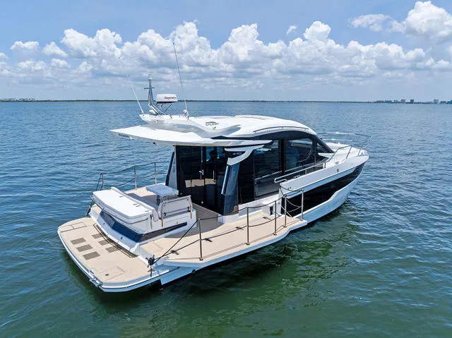 Slide: The Image of Galeon 410 HTC 2025 - 18