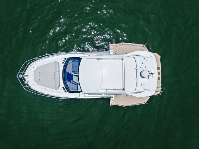 Slide: The Image of Galeon 410 HTC 2025 - 25