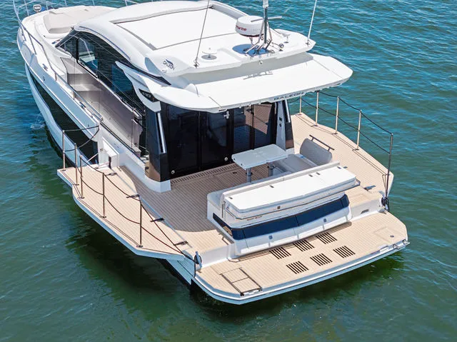 Slide: The Image of Galeon 410 HTC 2025 - 28
