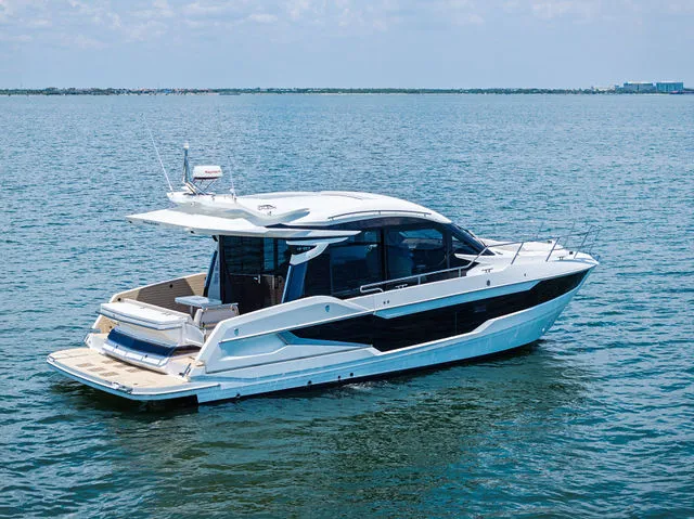 Slide: The Image of Galeon 410 HTC 2025 - 30