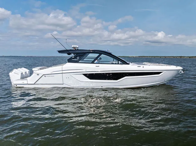 Slide: The Image of Galeon 410 HTC 2025 - 32