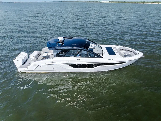Slide: The Image of Galeon 410 HTC 2025 - 33