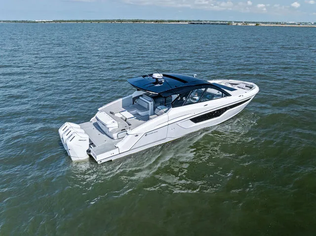 Slide: The Image of Galeon 410 HTC 2025 - 34