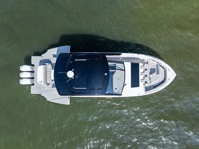 Slide: The Image of Galeon 410 HTC 2025 - 39