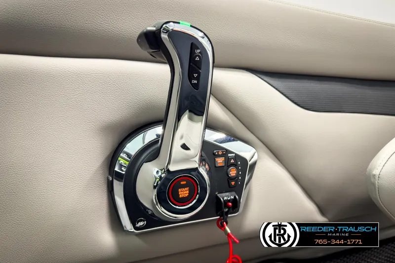 Slide: The Image of 2025 Four Winns HD3 boat throttle control with start/stop button, showcased by Reeder-Trausch Marine. - 36