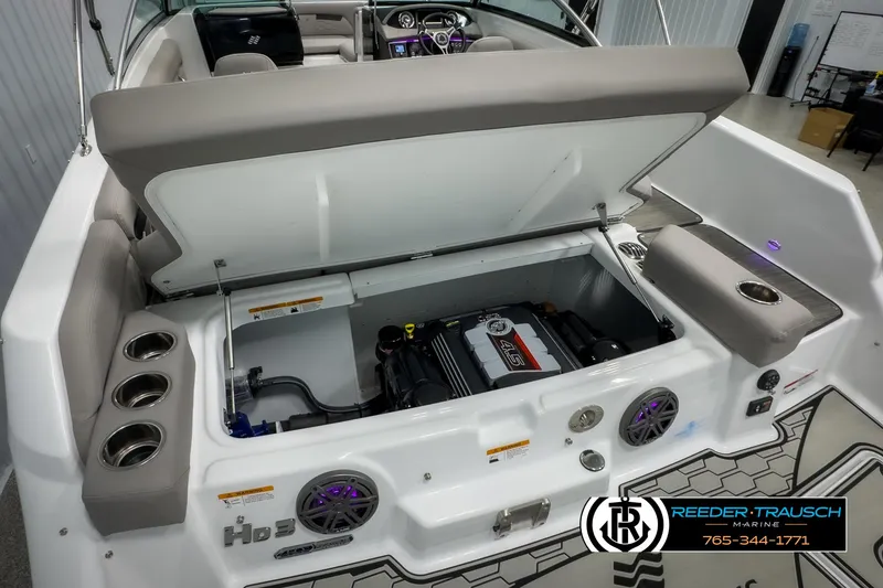 Slide: The Image of Four Winns HD3 2025 - 50