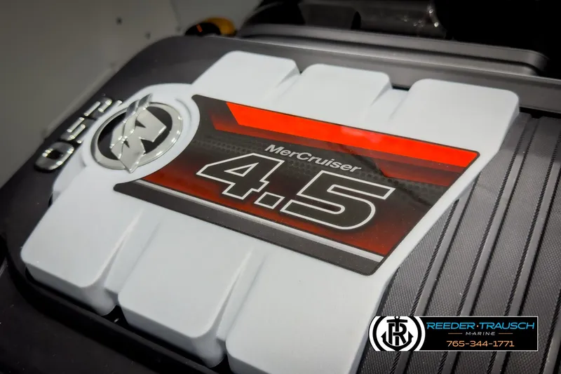 Slide: The Image of Four Winns HD3 2025 - 52