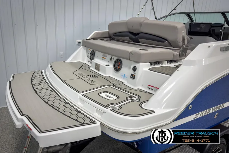 Slide: The Image of Four Winns HD3 2025 - 59