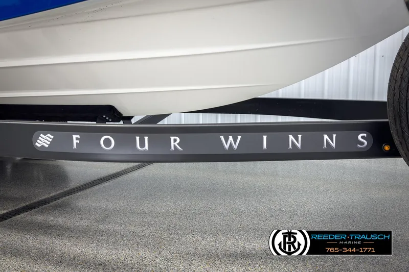 Slide: The Image of Four Winns HD3 2025 - 65