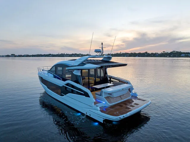 Slide: The Image of Galeon 450 HTC 2025 - 12
