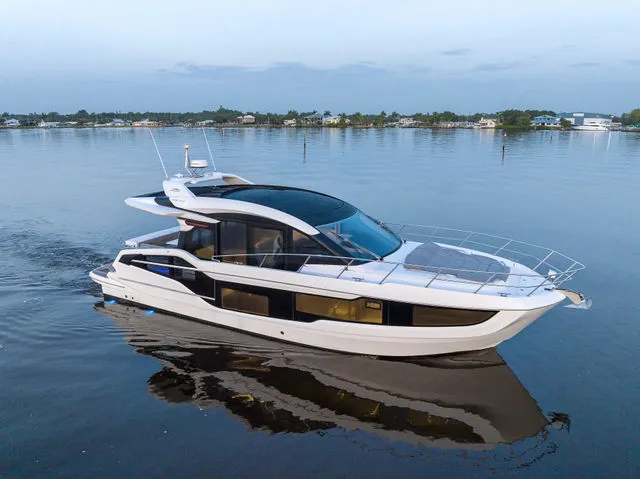 Slide: The Image of Galeon 450 HTC 2025 - 14
