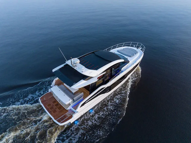 Slide: The Image of Galeon 450 HTC 2025 - 16