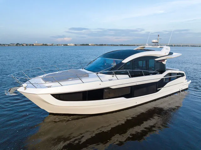 Slide: The Image of Galeon 450 HTC 2025 - 21