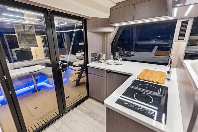 Slide: The Image of Galeon 480 Fly 2025 - 11